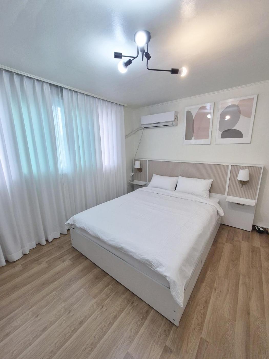 Apartment Travel And Live In A Sunny House Up To 10 Hongdae