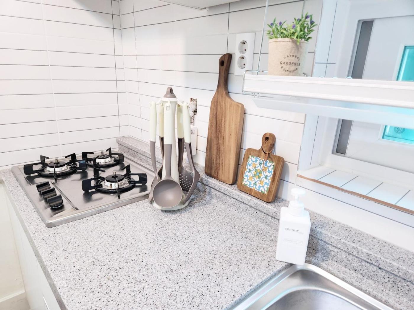Travel And Live In A Sunny House Up To 10 Hongdae Seoul