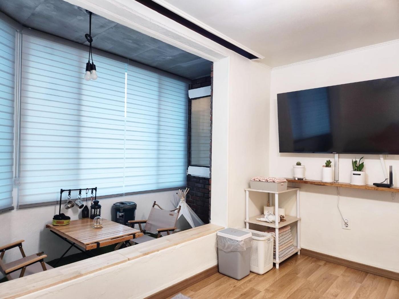 Apartment Travel And Live In A Sunny House Up To 10 Hongdae Seoul