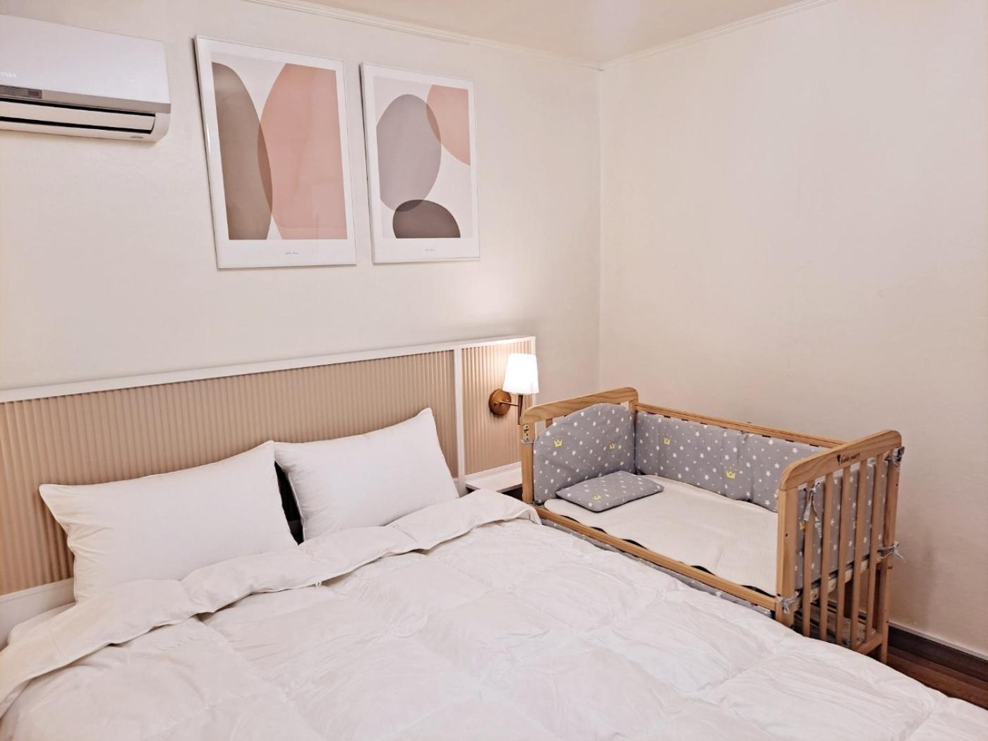 Travel And Live In A Sunny House Up To 10 Hongdae Apartment Seoul