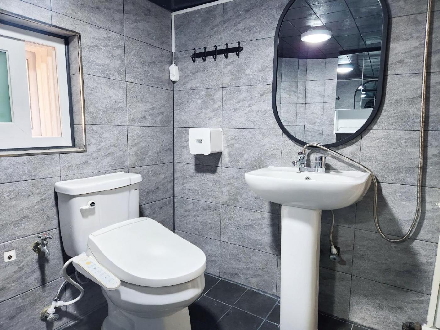 Travel And Live In A Sunny House Up To 10 Hongdae Seoul