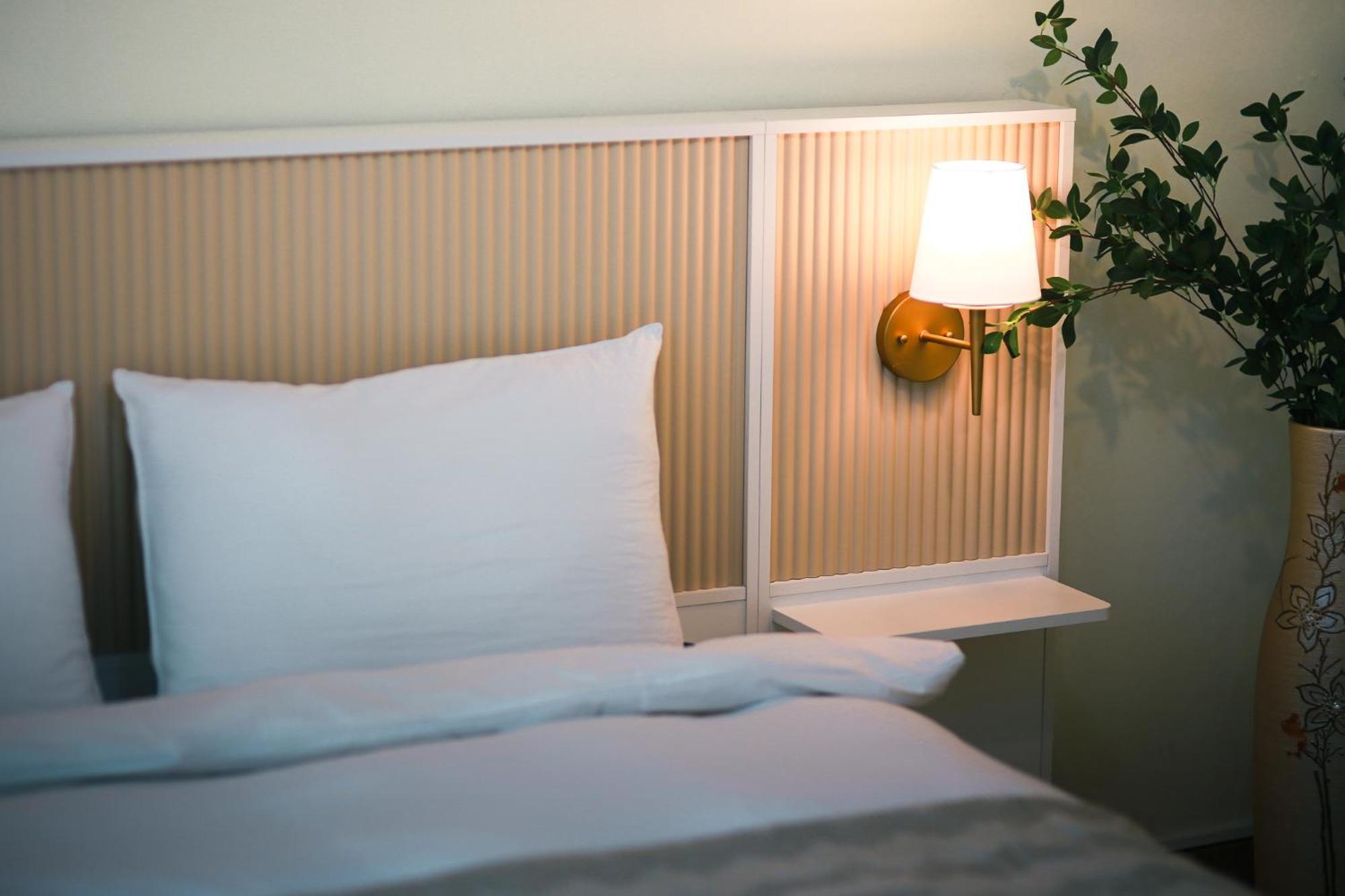 Travel And Live In A Sunny House Up To 10 Hongdae Apartment