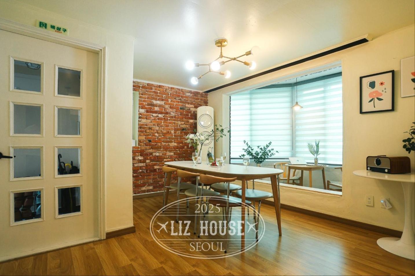 Travel And Live In A Sunny House Up To 10 Hongdae Apartment