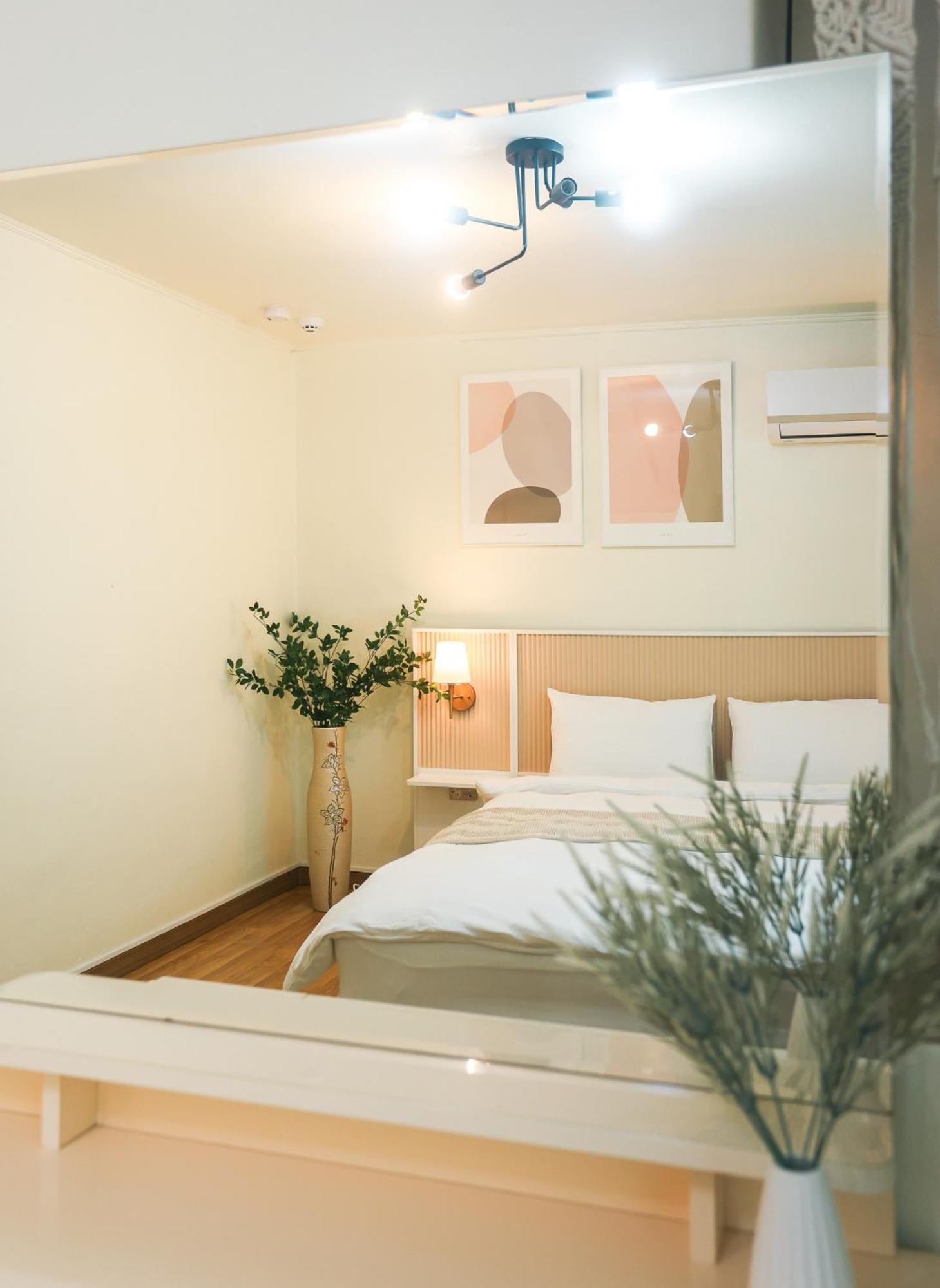 Travel And Live In A Sunny House Up To 10 Hongdae Apartment *