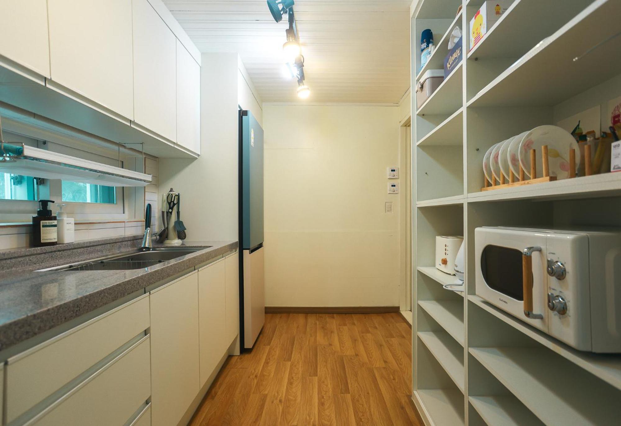 Travel And Live In A Sunny House Up To 10 Hongdae Apartment *