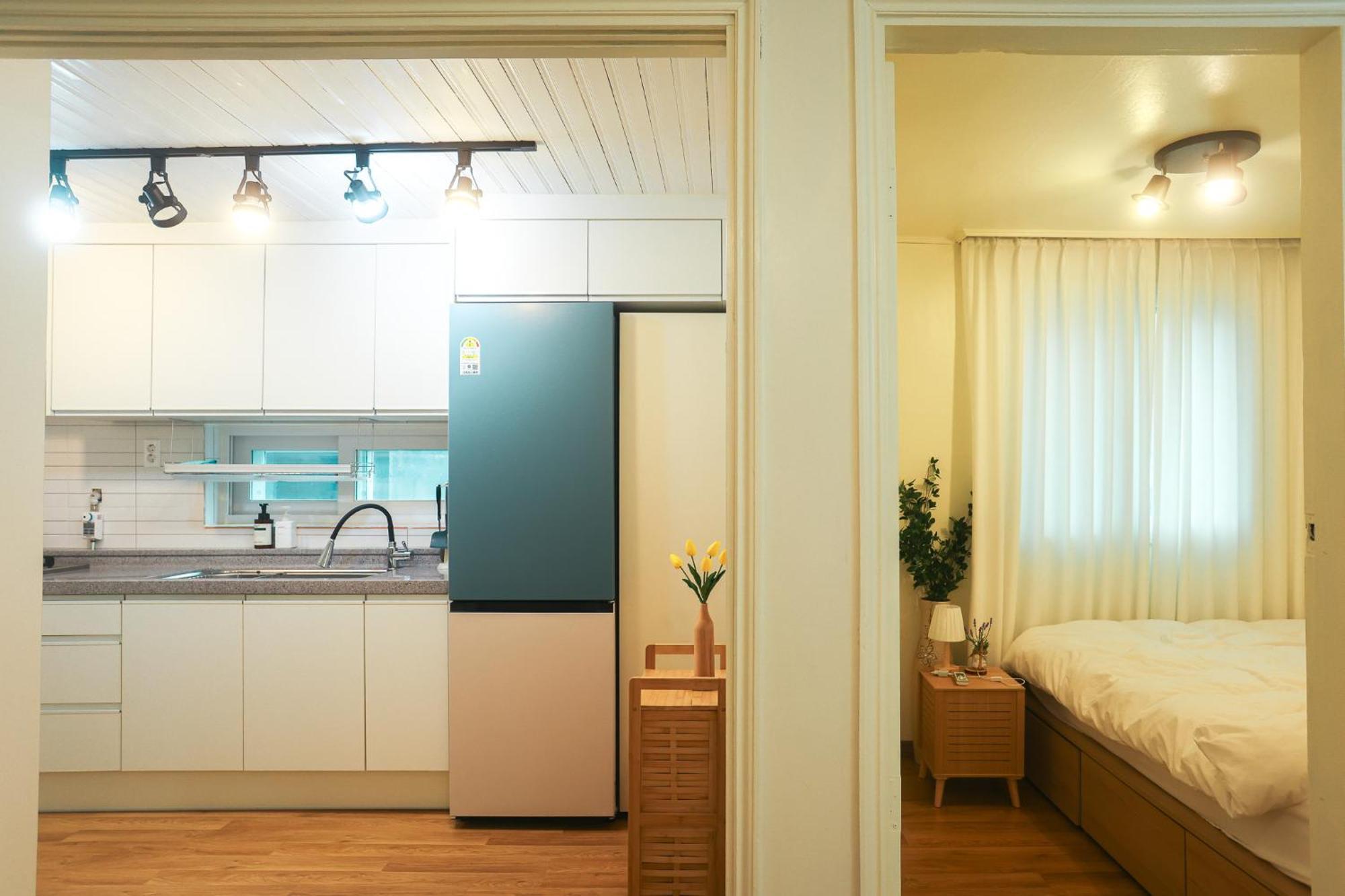 Apartment Travel And Live In A Sunny House Up To 10 Hongdae *