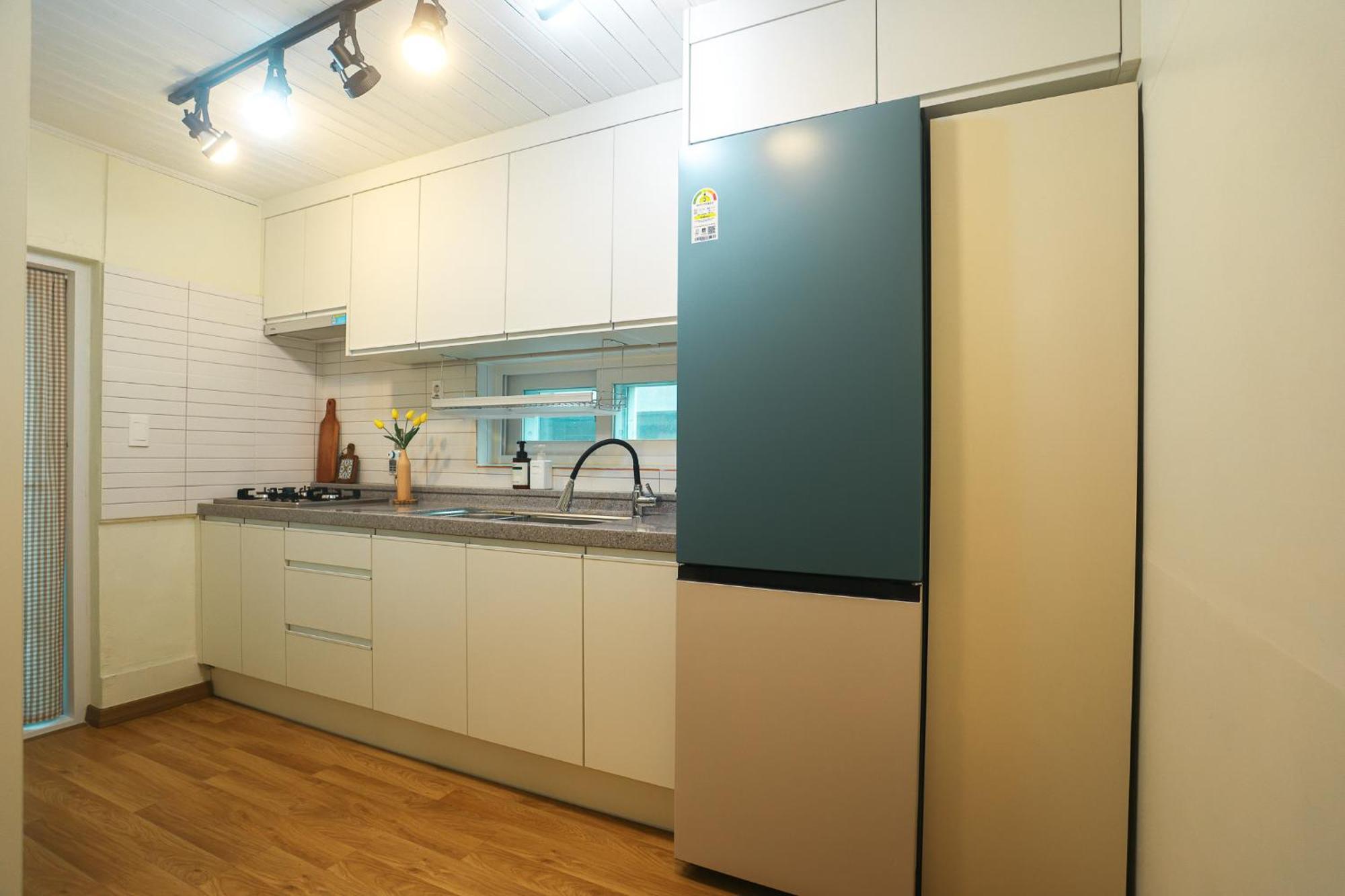 Travel And Live In A Sunny House Up To 10 Hongdae Apartment Seoul