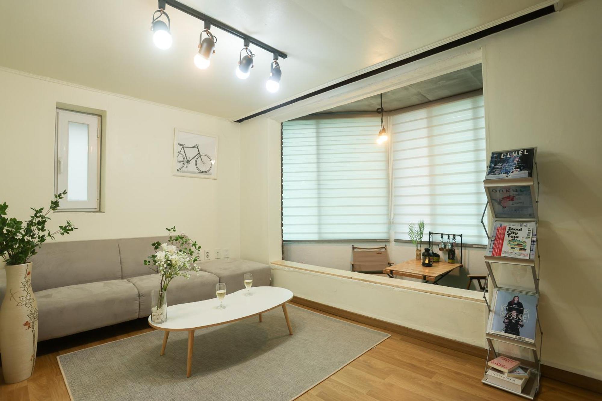 Apartment Travel And Live In A Sunny House Up To 10 Hongdae *