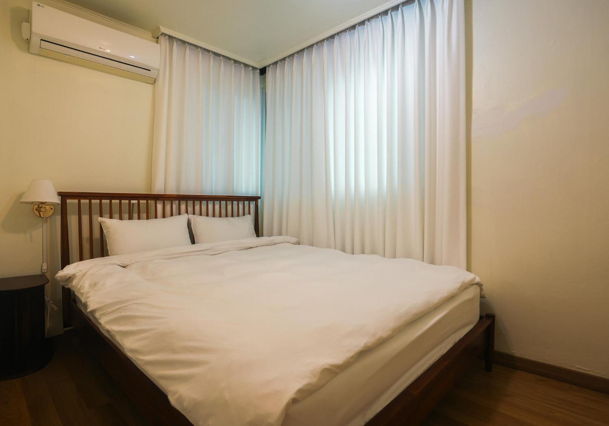 Travel And Live In A Sunny House Up To 10 Hongdae Apartment Seoul