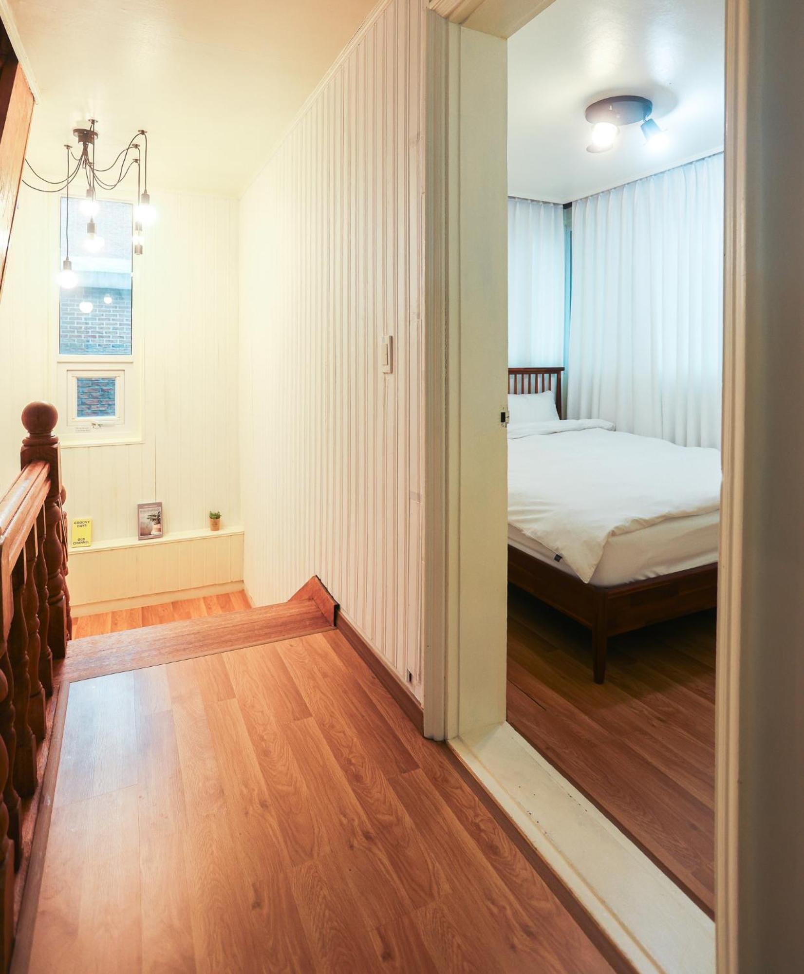 Travel And Live In A Sunny House Up To 10 Hongdae