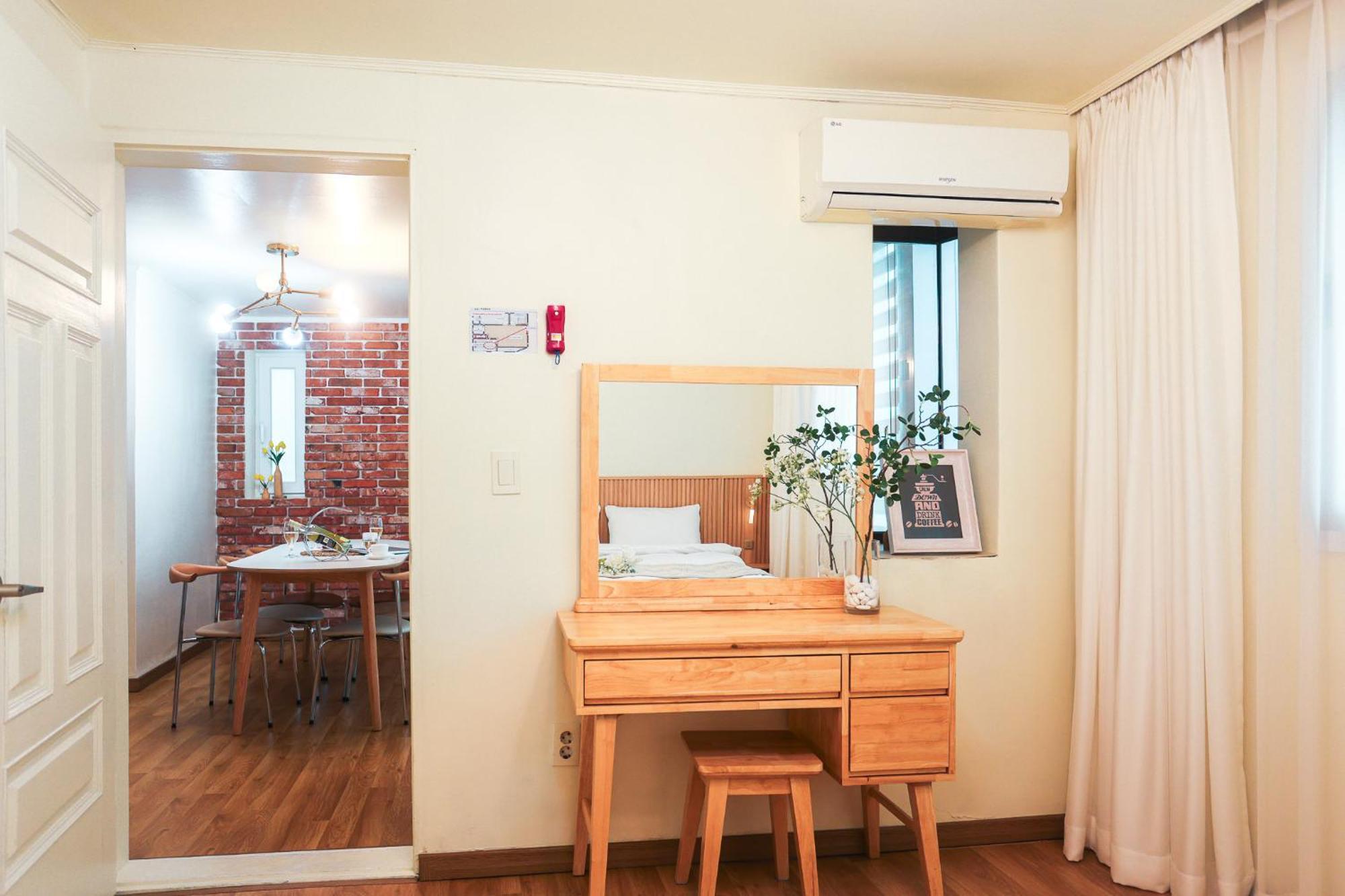 Travel And Live In A Sunny House Up To 10 Hongdae *