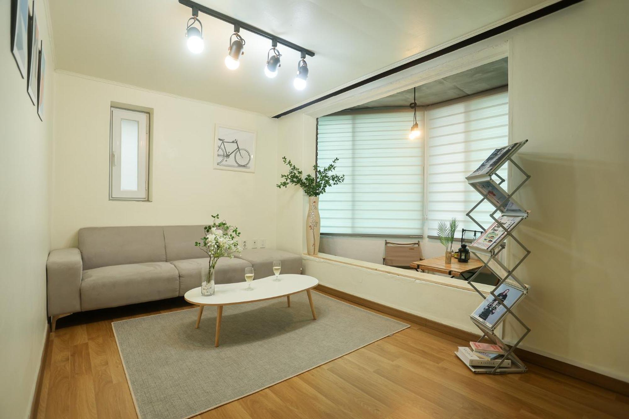 Travel And Live In A Sunny House Up To 10 Hongdae Seoul