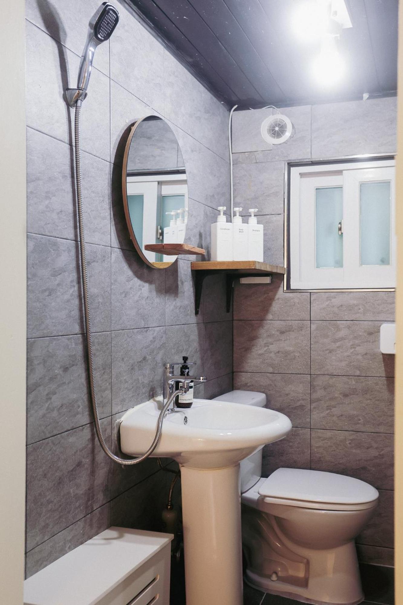 Travel And Live In A Sunny House Up To 10 Hongdae