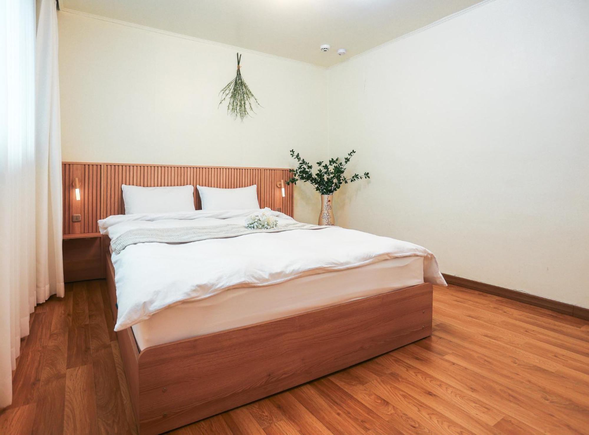 Travel And Live In A Sunny House Up To 10 Hongdae * Seoul